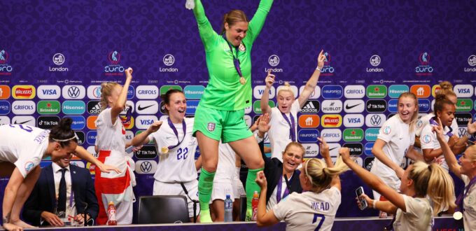 Coming Home", Singing England Footballers Gatecrash Press Conference After Winning Women's Euro